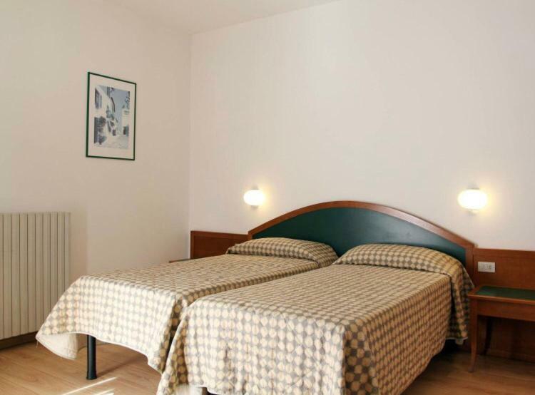 Rta Doria Aparthotel Garda  Luaran gambar